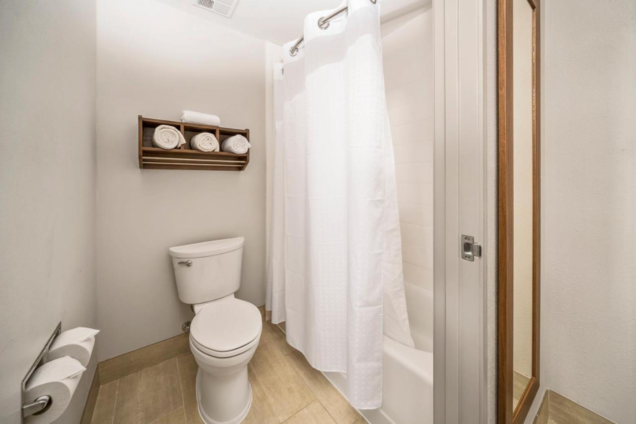 Holiday Inn Express Chicago Northwest-Vernon Hills By Ihg Exterior foto